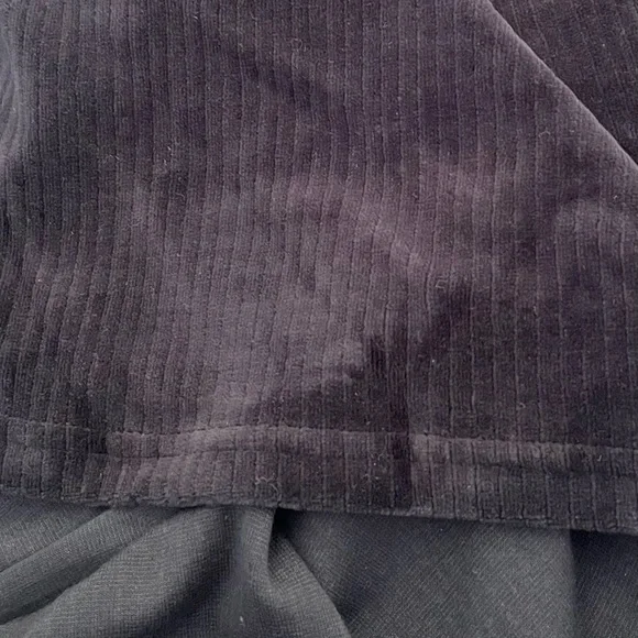 Sportsgirl Black Velvet Corduroy Mini Skirt 🖤💕
Quality🫰 Comfy fit 💗 - Picture 4 of 5